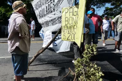 El Gobierno citó a los estatales para descomprimir la protesta