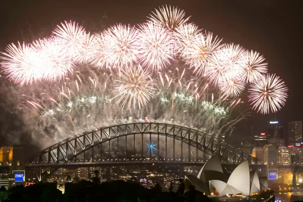 Nueva Zelanda y Australia le dan la bienvenida al 2014 con fuegos artificiales