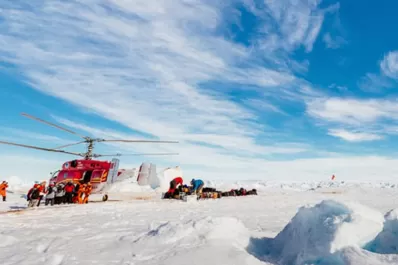 Rescataron a los pasajeros del barco atrapado en la Antártida