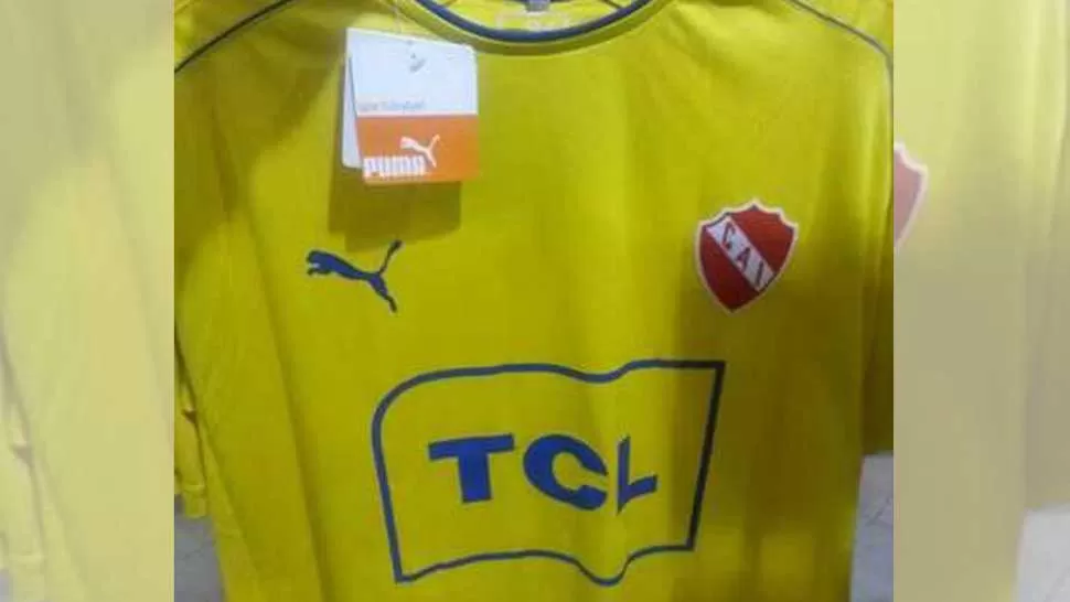 POLEMICA. La nueva camiseta despertó malestar entre los hinchas del Rojo. FOTO TOMADA DE CANCHALLENA.COM