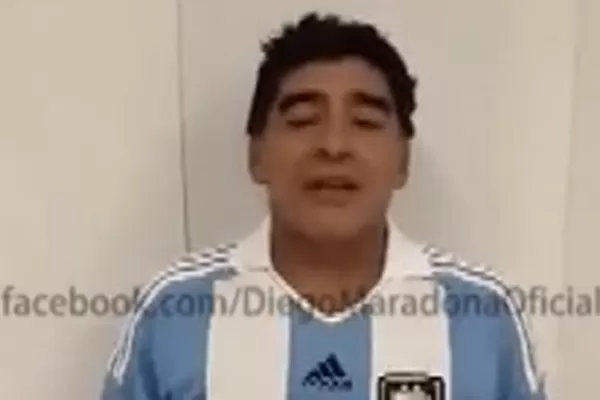 Diego Maradona compartió un polémico saludo de Año Nuevo en Facebook y YouTube
