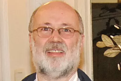 Un cuarto candidato se sumó a la carrera por el Rectorado