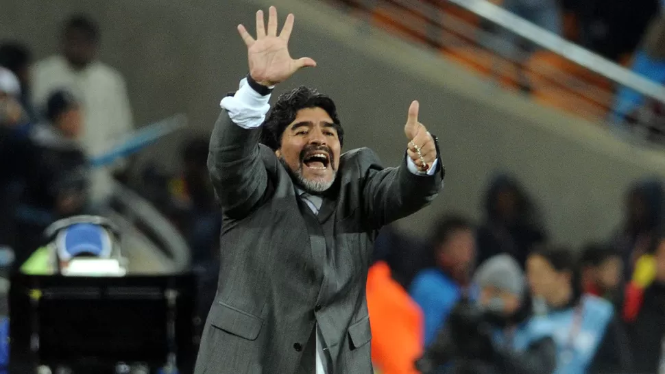CANDIDATO. Maradona podría ser el nuevo DT de Perú. FOTO TELAM. 
