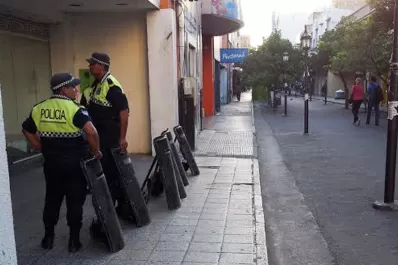 Los ambulantes realizaron una marcha y se mantienen en estado de alerta