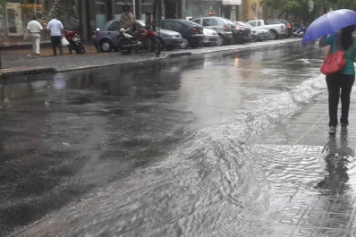 Buenos Aires afectada por una tormenta con viento y granizo