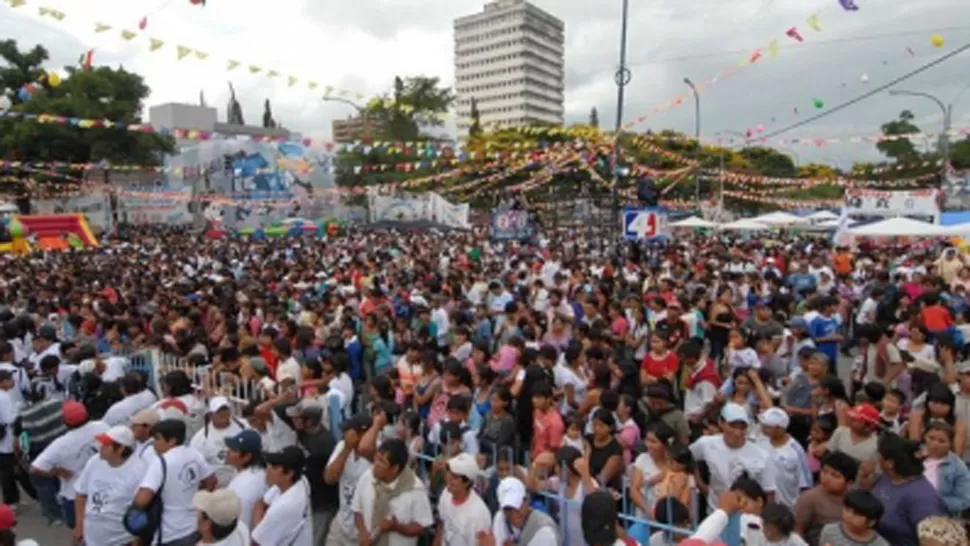 ENCUENTRO. El festival convocó a miles de personas, entre niños y adultos. FOTO TOMADA DE TUPACAMARU.ORG.AR