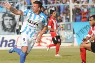 Fabricio Lenci se prueba la camiseta de San Martín