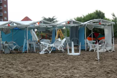 Quedan internadas tres personas por la caída del rayo en Villa Gesell