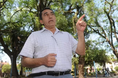 Denunció el vínculo entre drogas y poder y ahora duerme con un arma en la mesa de luz