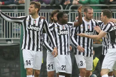 Juventus golea y manda en Italia