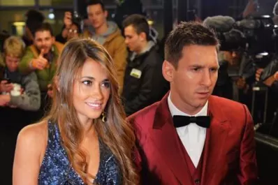 Messi se vistió de rojo para la gala del Balón de Oro 2014
