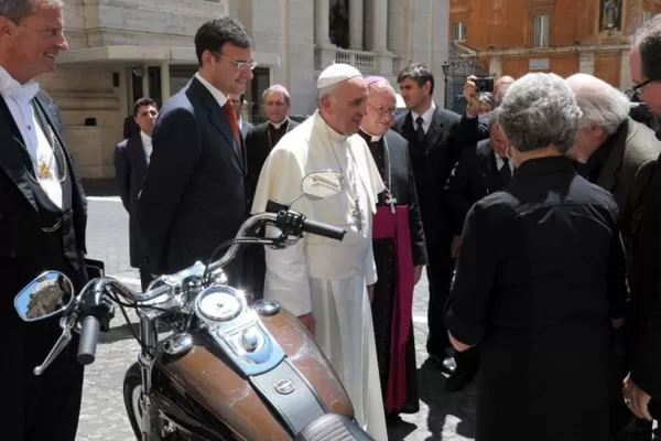 El Papa subasta su Harley Davidson en beneficio de Cáritas
