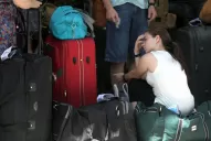 El conflicto con los maleteros complica los vuelos al exterior