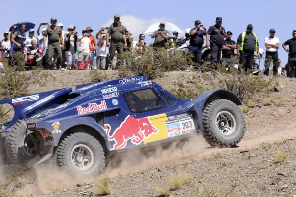 Carlos Sainz abandona el Dakar por un accidente
