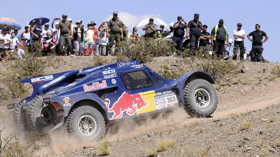 ABANDONO. Carlos Sainz confirmó que un accidente lo obligó a dejar el Dakar 2014. TÉLAM