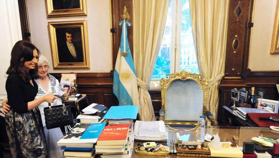 OTROS TIEMPOS. Cristina Fernández junto a su madre. DYN (ARCHIVO)