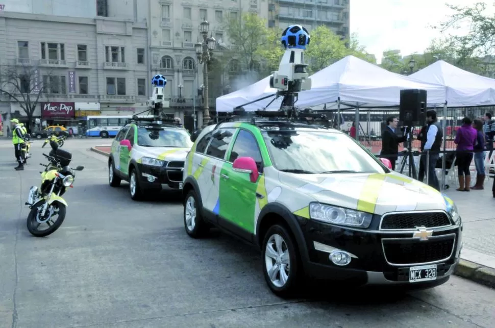 EN BUENOS AIRES. Las cámaras del proyecto Street View generaron interés, aunque fueron cuestionadas.  telam 