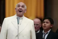 El Papa condena a los “mercaderes de carne humana”