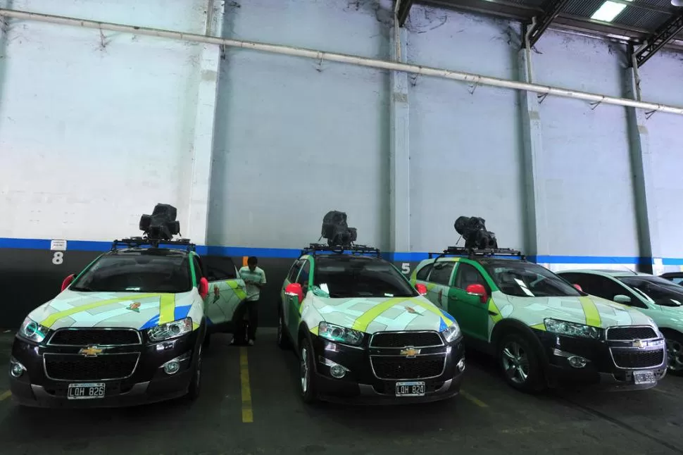 DE VUELTA AL RUEDO. Las camionetas de Google estuvieron guardadas el fin de semana; hoy vuelven a la calle. LA GACETA / FOTO DE DIEGO ARAOZ