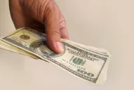 El dólar oficial cerró la jornada a $8