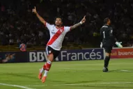 Uno tambalea, el otro resiste