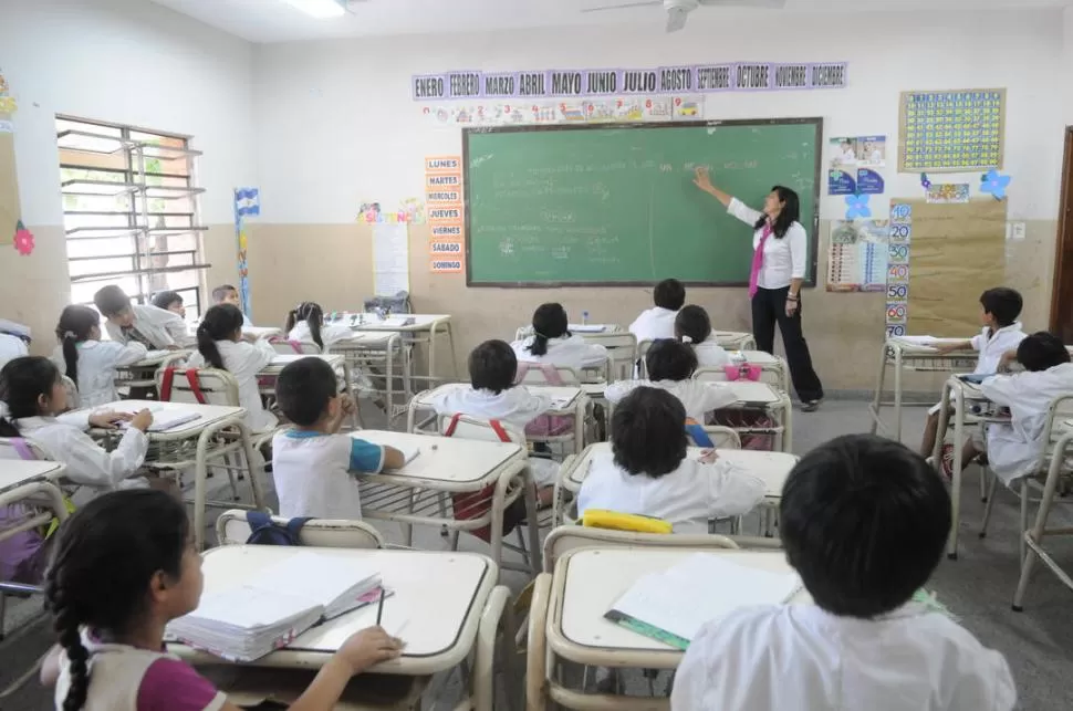 LAPIDARIO. Según un informe de la Nación, el salario de los docentes locales está en el puesto 21, sobre 24 distritos. 