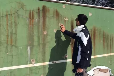 Djokovic regresó a la pared donde entrenaba, ahora llena de balazos