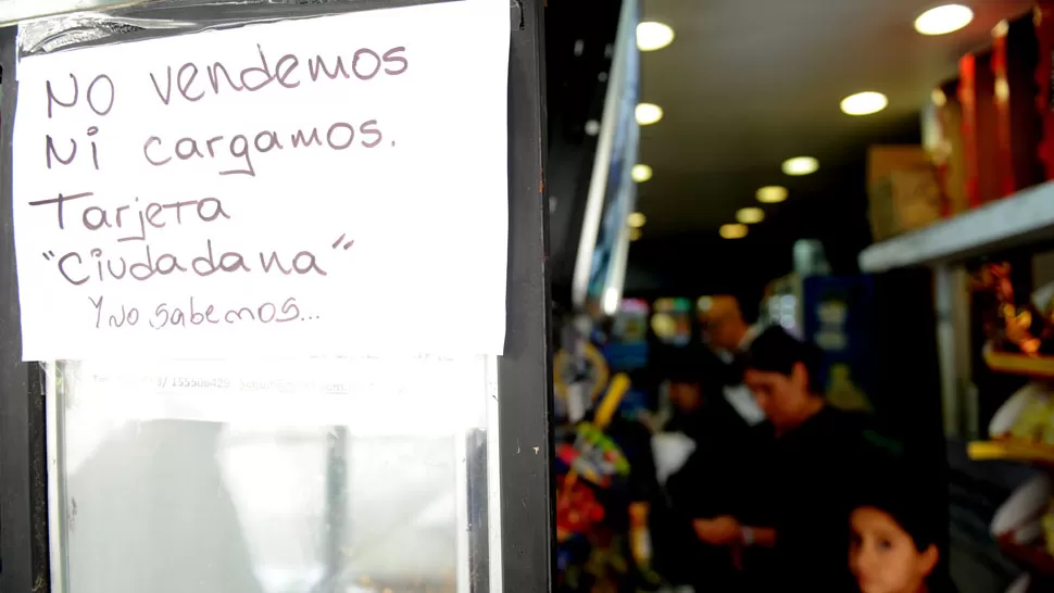 CANSADOS. Muchos comerciantes dejaron de vender la Tarjeta Ciudadana por los problemas de distribución y por el bajo margen de ganancias (1%). la gaceta / foto de franco vera