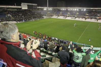 Abandonaron un partido exigiendo la renuncia del presidente