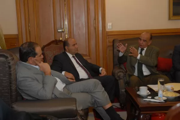 El PE prevé paritarias ríspidas con los estatales