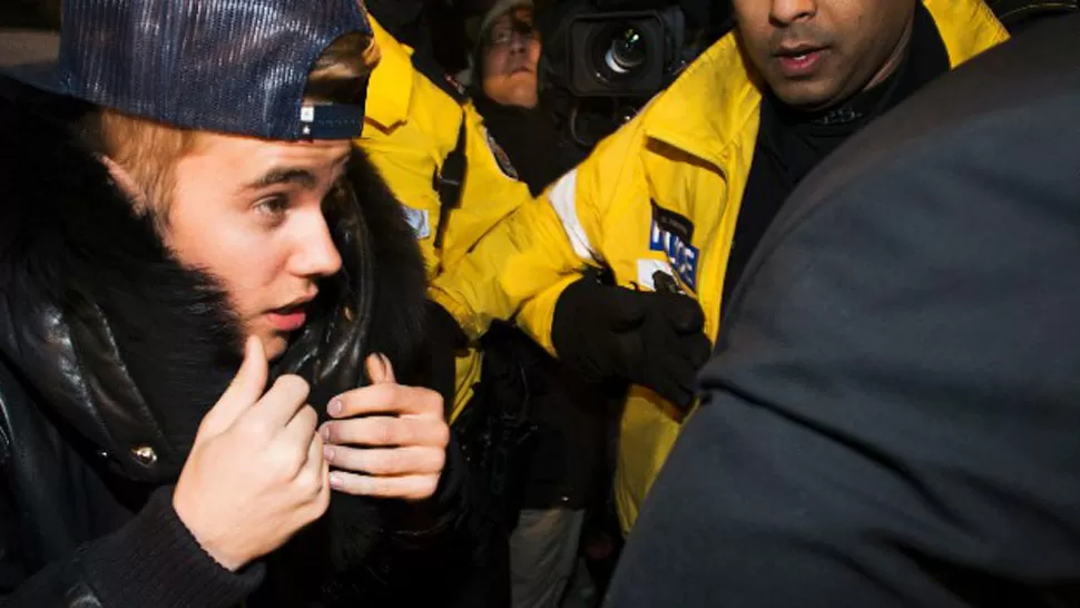 ENTREGA. Justin Bieber viajó a Canadá y se presentó ante la Policía. FOTO TOMADA DE CNN.COM
