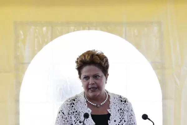 Rousseff hizo cambios obligados en su gabinete