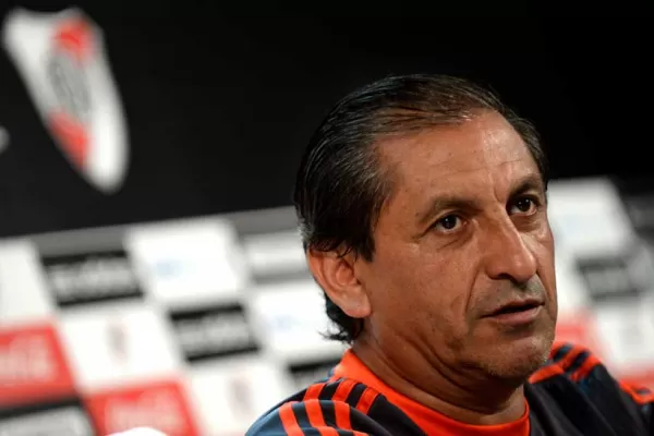 Díaz confirmó que Cavenaghi jugará ante Boca