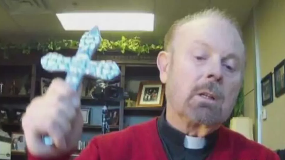 POLEMICA. Bob Larson, el cura que hace exorcismos a través de Skype. CAPTURA DE VIDEO