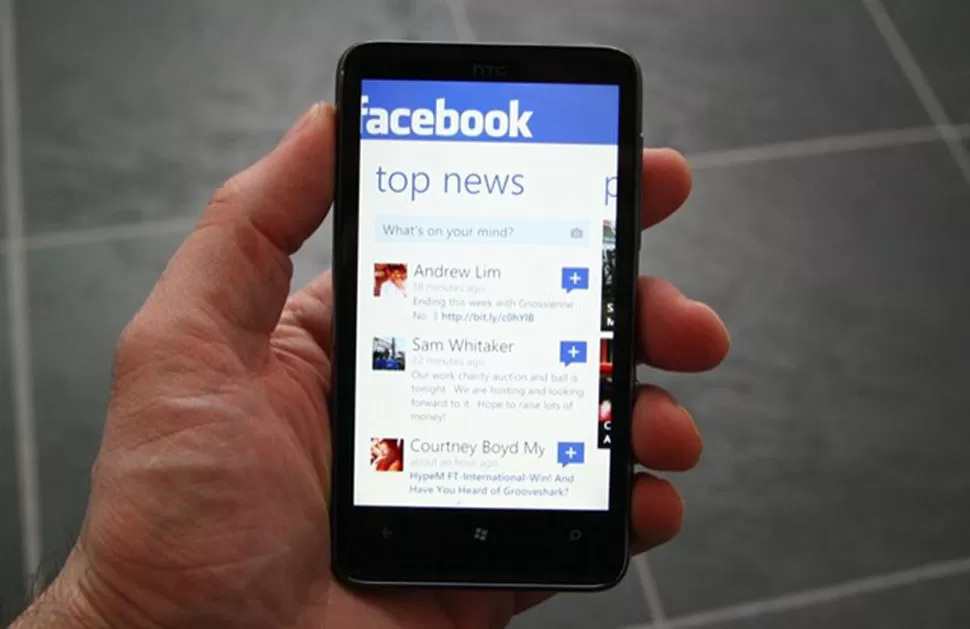 PREOCUPACION. Facebook pide permisos para tener acceso a los mensajes de texto. FOTO TOMADA DE TRECEBITS.COM