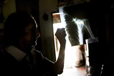 Una mujer recibió una feroz paliza y reveló que su pareja la maltrata desde hace 36 años