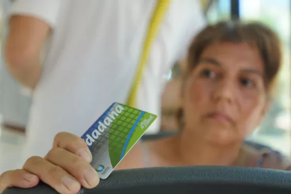 Los choferes tuvieron que poner el cuerpo en el primer día sin cospeles