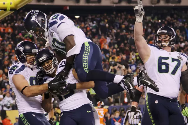 Seattle aplastó a Denver y gana su primer Super Bowl