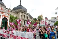 Docentes marcharon frente a Casa de Gobierno