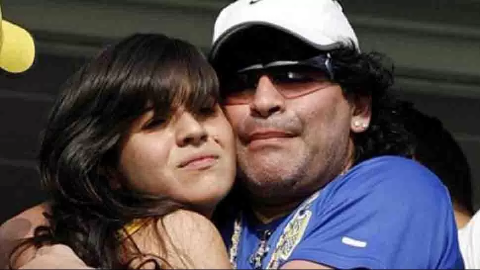 LAZO AFECTIVO. Gianinna Maradona volvió a defender a su padre. FOTO TOMADA DE TN.COM.AR