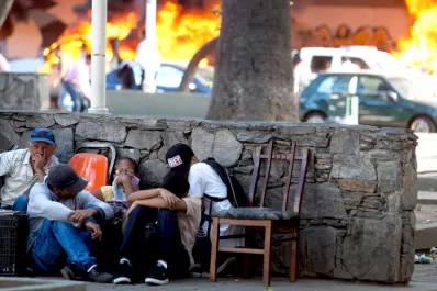 Denuncian represión a cargo de grupos paramiltares