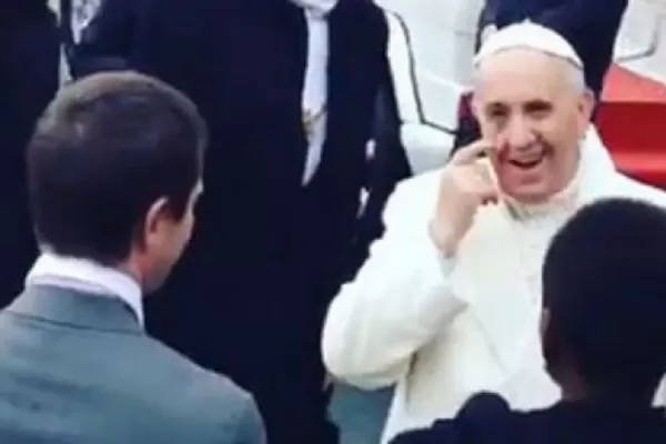 Un joven cordobés hizo reír al Papa con un insólito tip futbolero