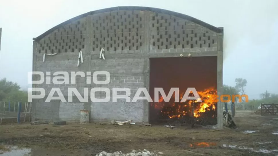SINIESTRO. Las llamas se espandieron rápidamente. FOTO TOMADA DE DIARIOPANORAMA.COM