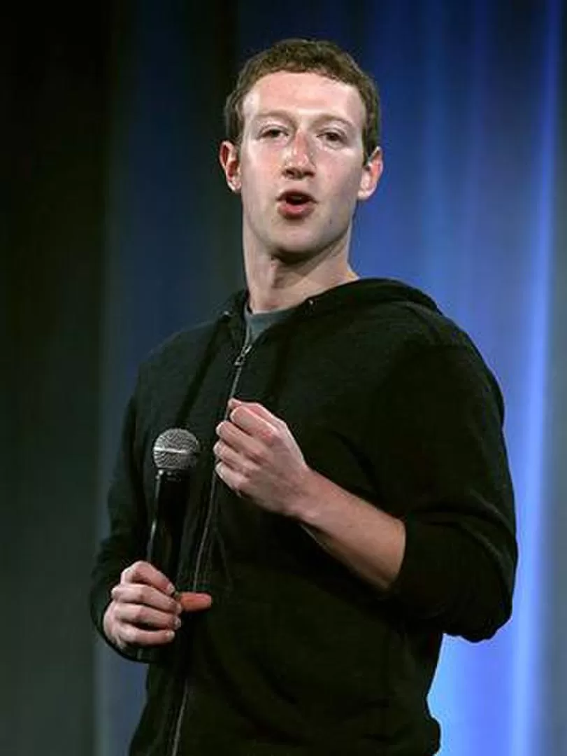 FUSIONADOS. Zuckerberg y Jan Koum integrarán un mismo equipo.   