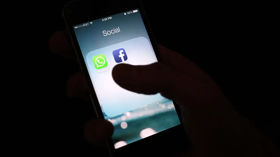 PREOCUPACION. Facebook compró WhatsApp y los usuarios se preguntan por la privacidad. FOTO TOMADA DE GIZMODO.COM