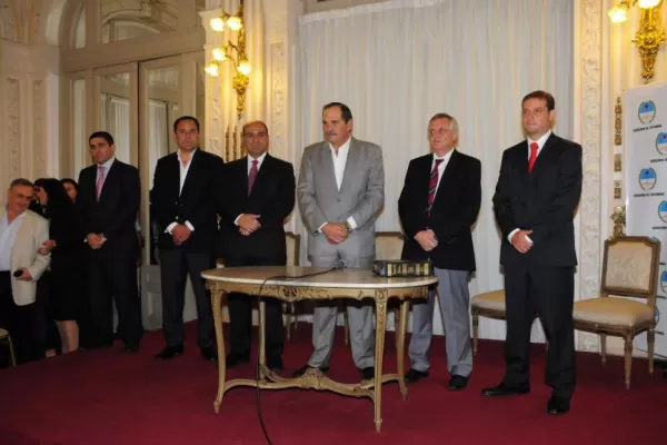 Cumplir con la ley, la consigna