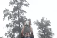 Tackleando bajo la lluvia