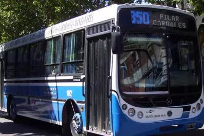 Asaltan y le cortan dos dedos a un colectivero en Pilar