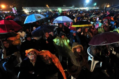 Fiesta del Queso: El público cantó y bailó bajo la lluvia a puro folclore