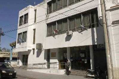 Un policía santiagueño fue acusado por intentar violar a una empleada de Rentas